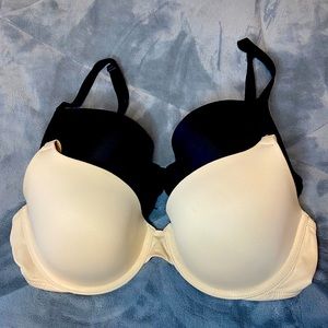 2 PINK Victorias Secret T-shirt Bras